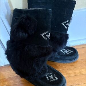 Manitoba’s Snowly Owl  Fur-Trimmed Women's Boots Size 6